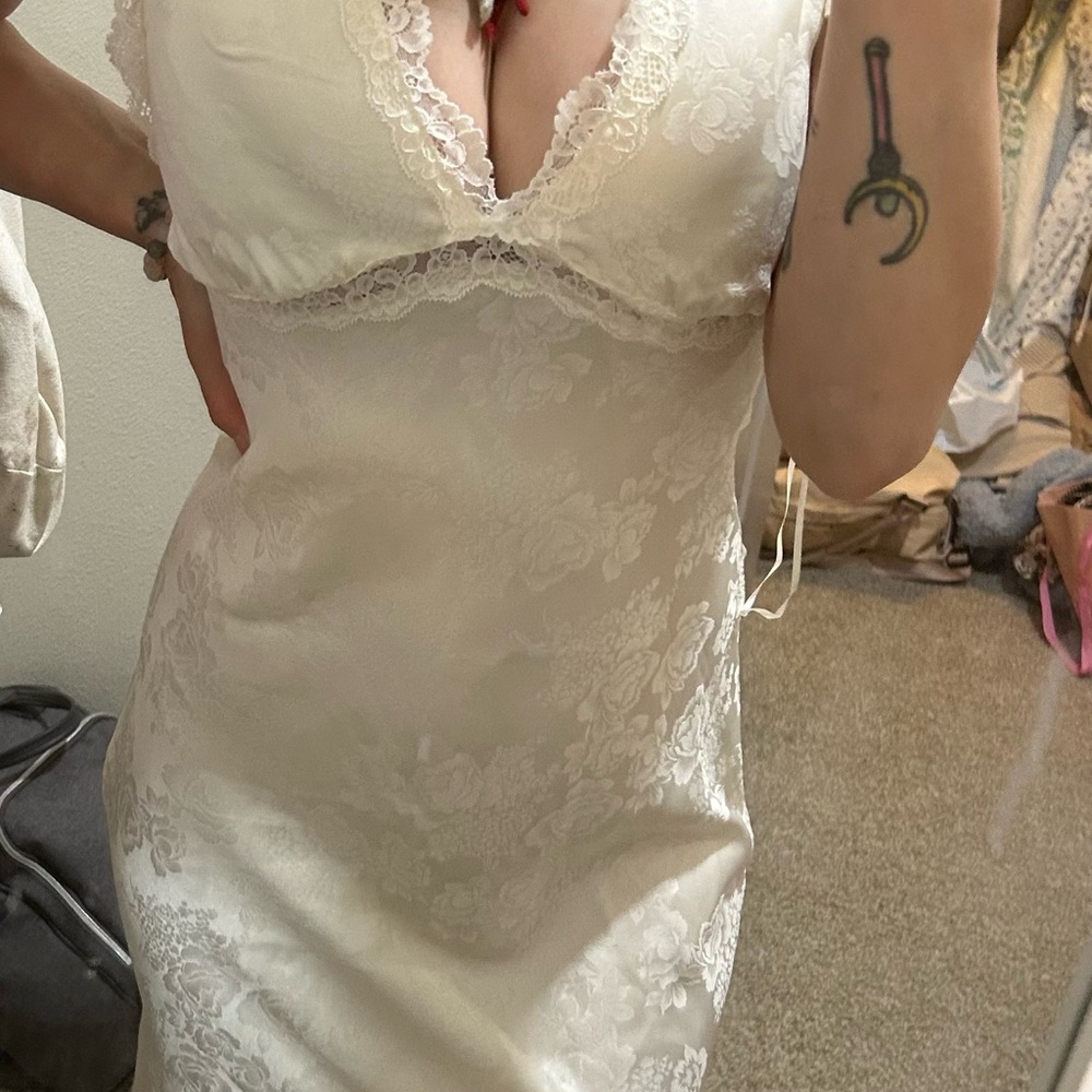 Ivory Lace-Accent Maxi Dress - Picture 6 of 6